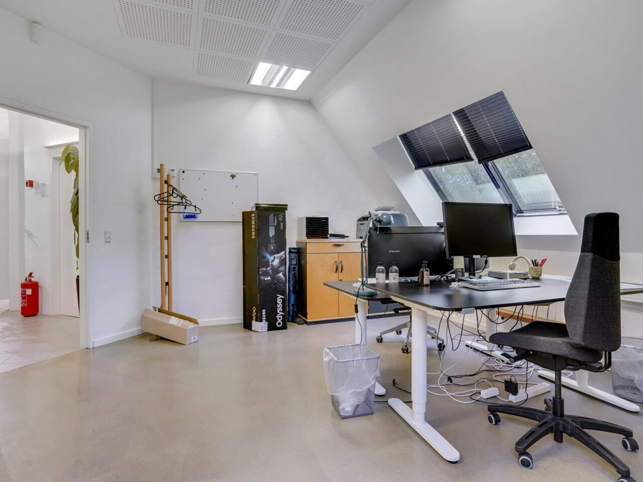 Kontorlokaler til leje i Kolding - Stor lyst rum, med plads til flere skrivebord i kontorfællesskab Kolding