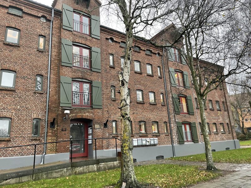 Kontorlokaler til salg i Kolding - Historisk bygning med brun/rødlig facade af muresten
